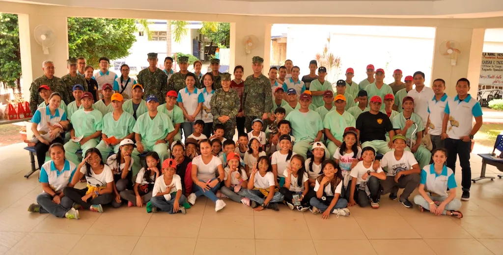 insular-life-volunteers-visit-the-wounded-soldiers-of-marawi